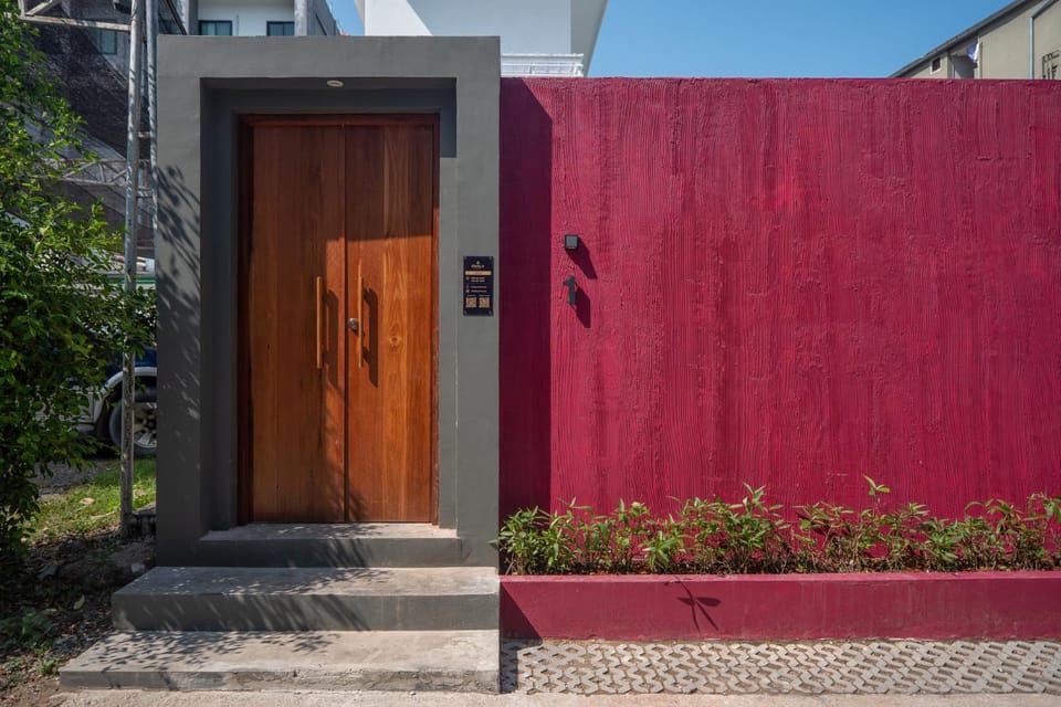 Property building, Facade/entrance, Day