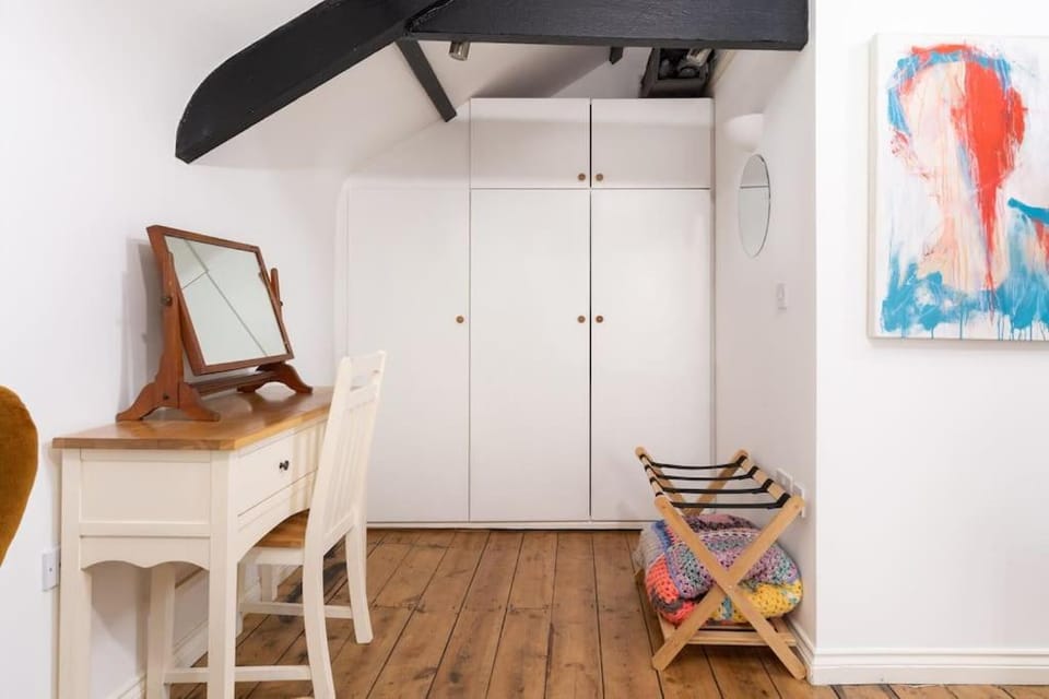 Bedroom, wardrobe