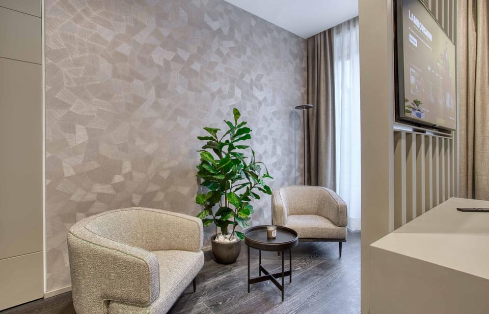 Bed, Seating area, Bedroom