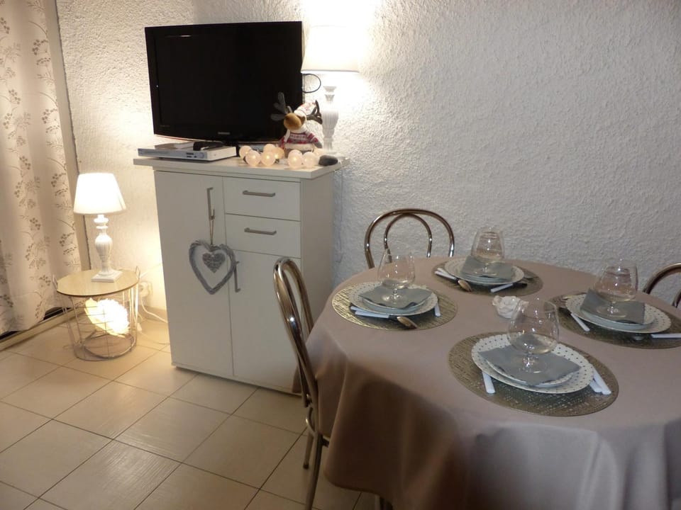 TV and multimedia, Dining area