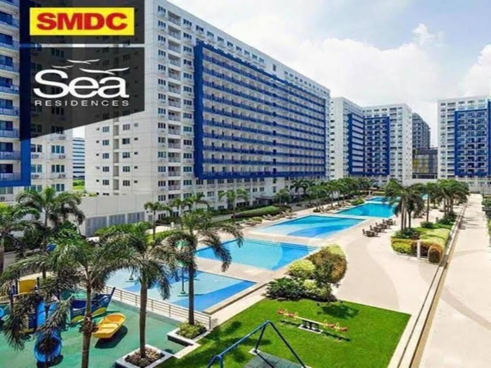 City view, Swimming pool