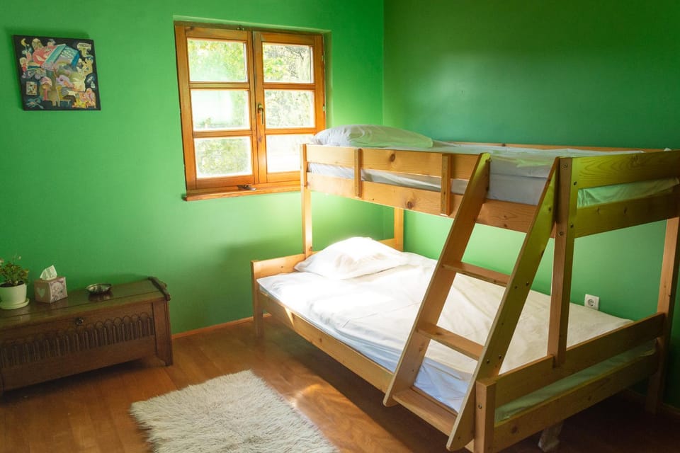 Bedroom, bunk bed