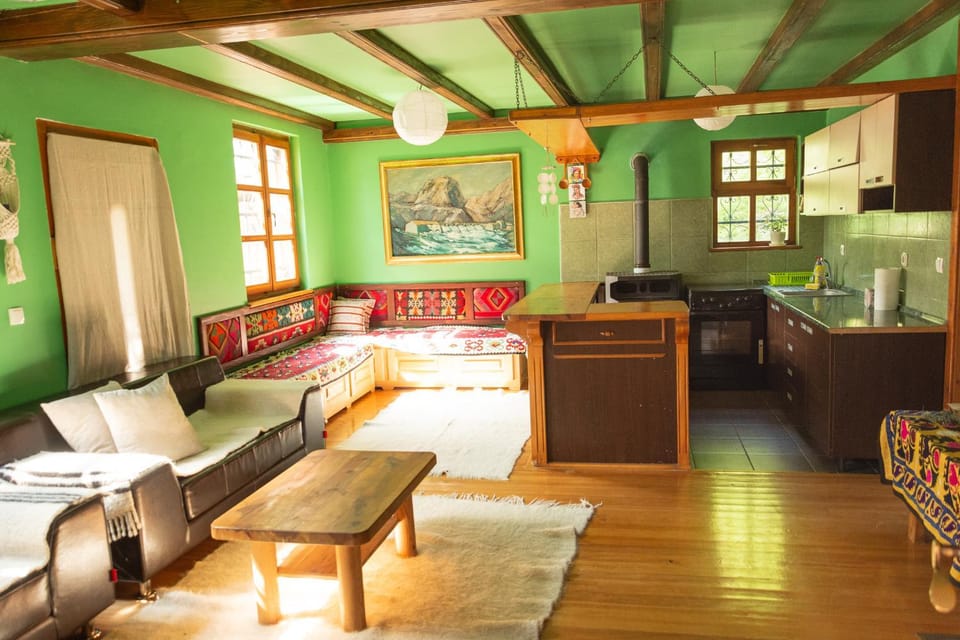 Kitchen or kitchenette, Living room