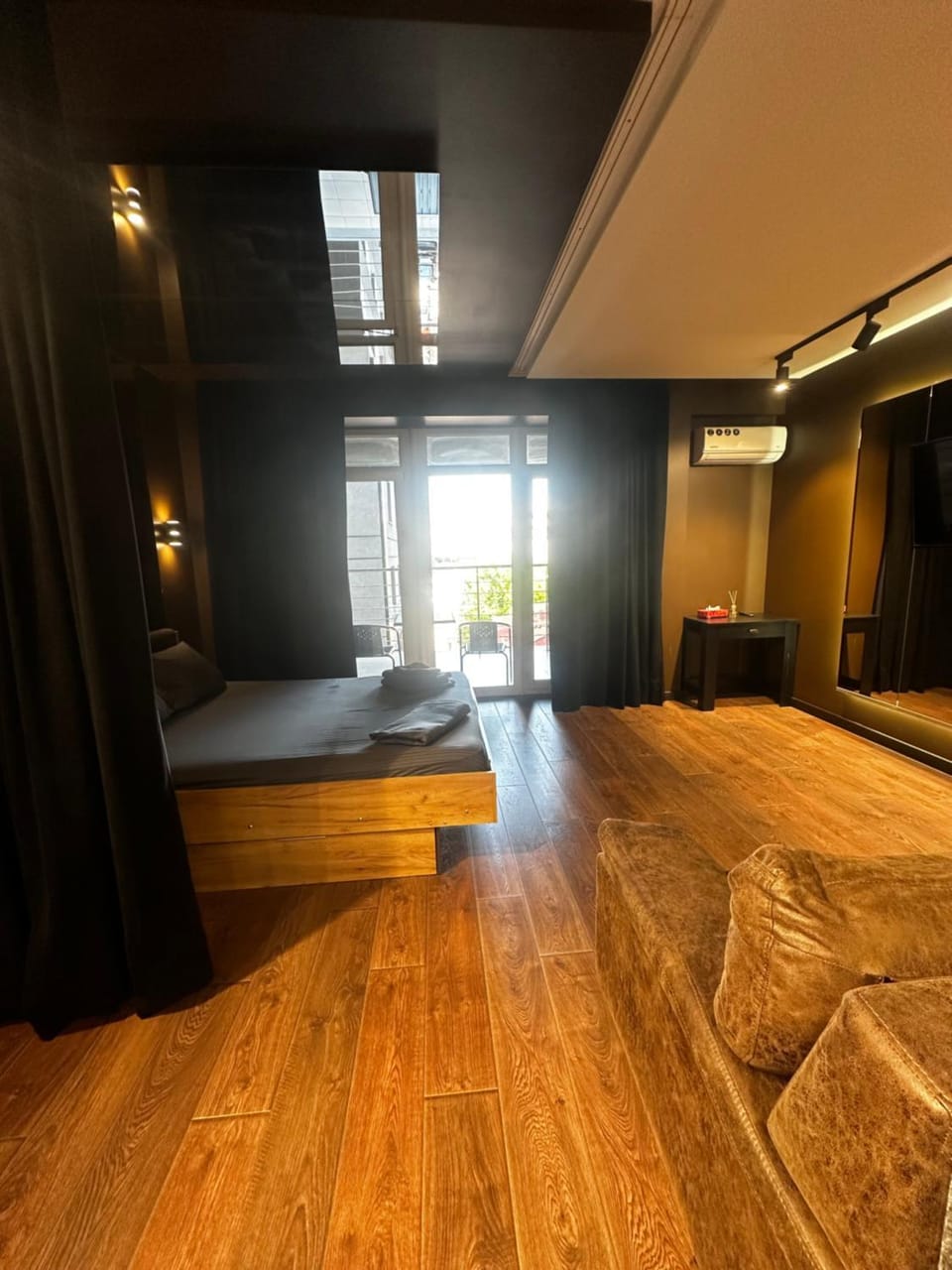 1 комнатная LUX , в новом доме рядом с Мост Сити Apartment in Dnipro
