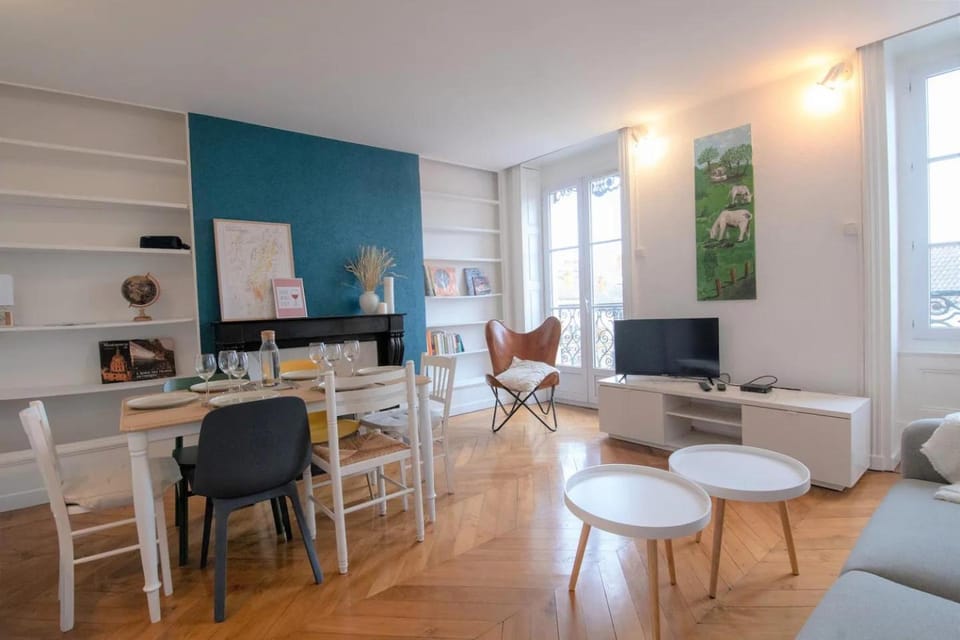 Communal lounge/ TV room, Living room