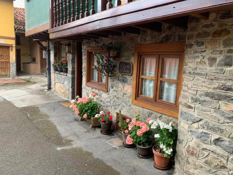 Neighbourhood, Street view