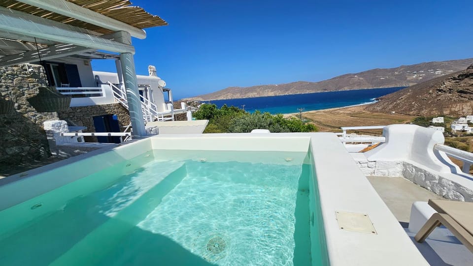 View (from property/room), Balcony/Terrace, Pool view, Sea view, Swimming pool, Swimming pool