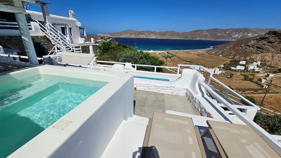 View (from property/room), Pool view, Swimming pool, Swimming pool, sunbed
