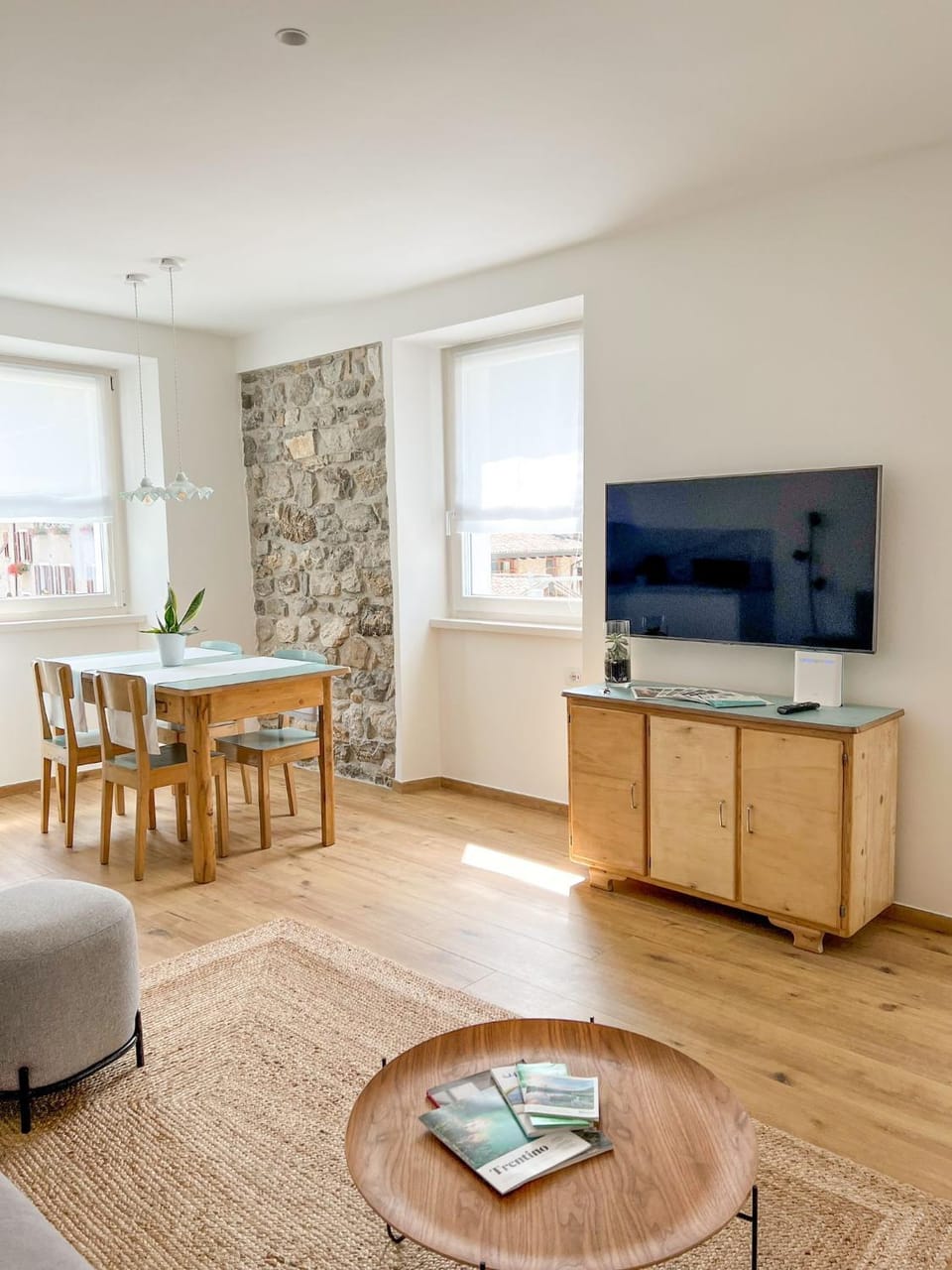 TV and multimedia, Living room, Dining area