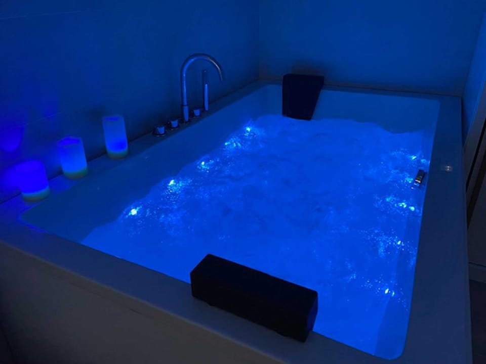 Hot Tub, Hot Tub, Bedroom