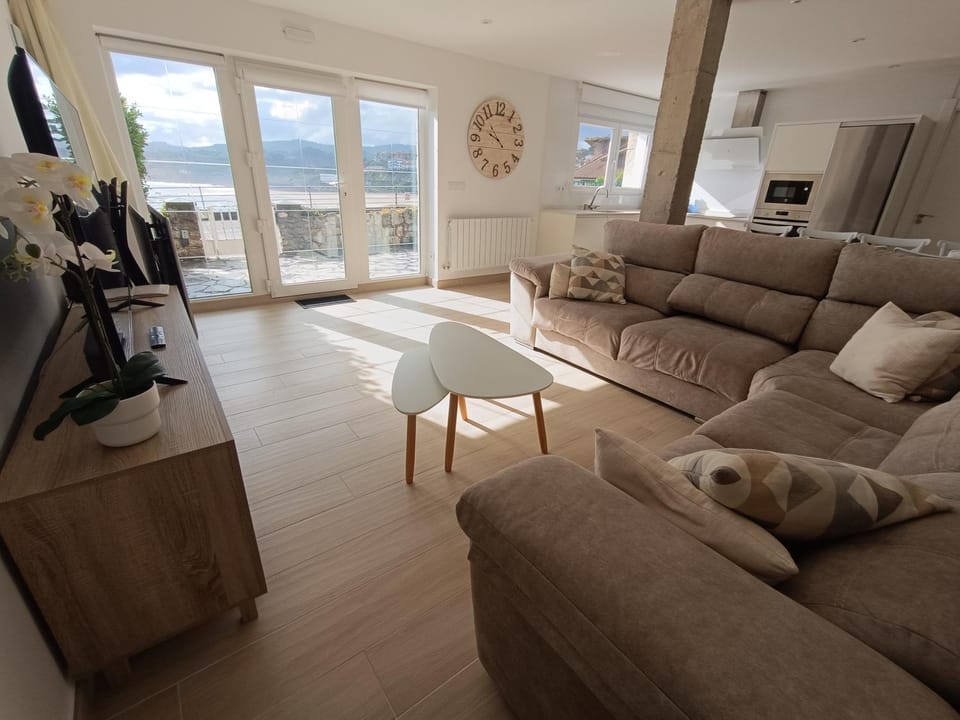 TV and multimedia, Kitchen or kitchenette, Living room