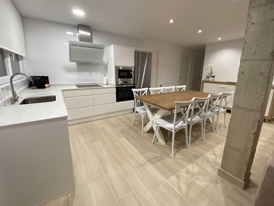 Kitchen or kitchenette, Living room, Seating area