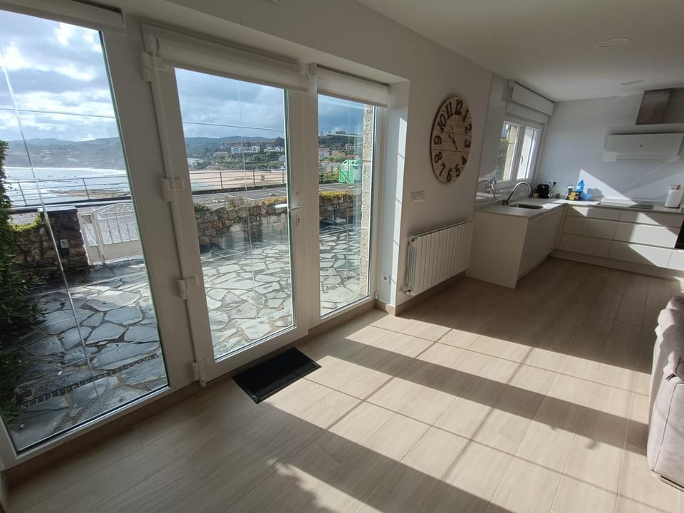 TV and multimedia, Kitchen or kitchenette, Living room
