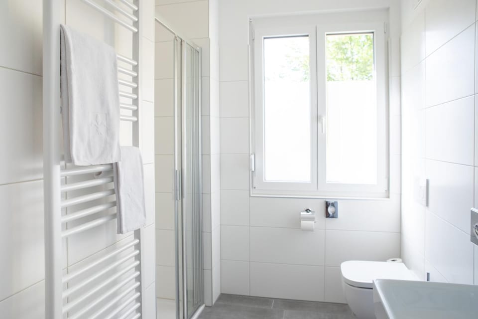 Staff, Bathroom
