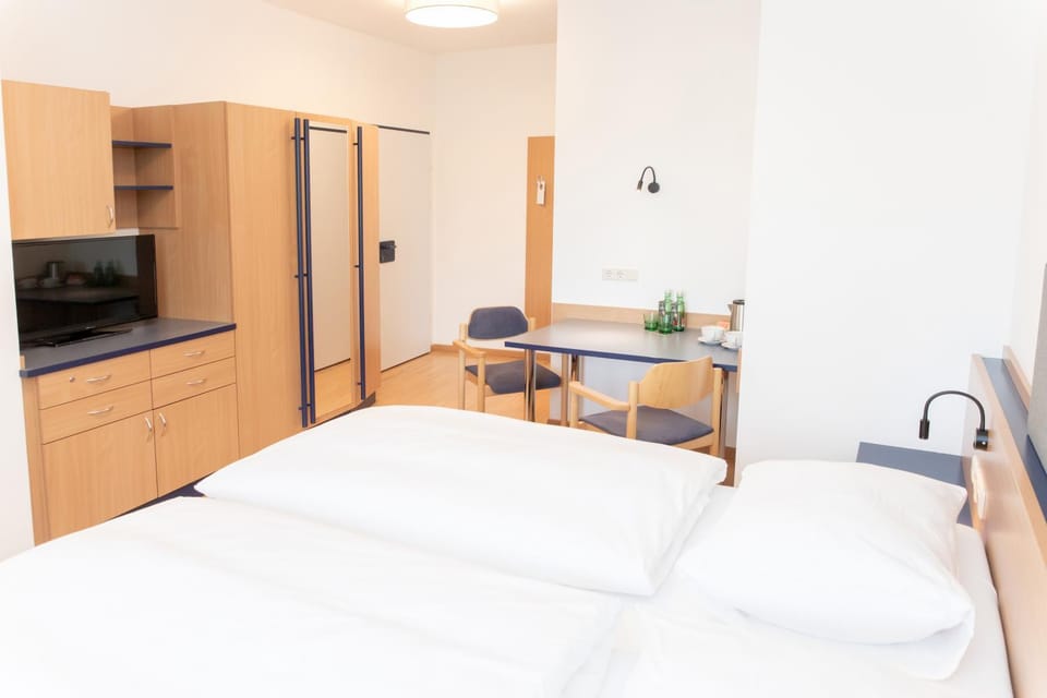 Staff, Photo of the whole room, Bedroom