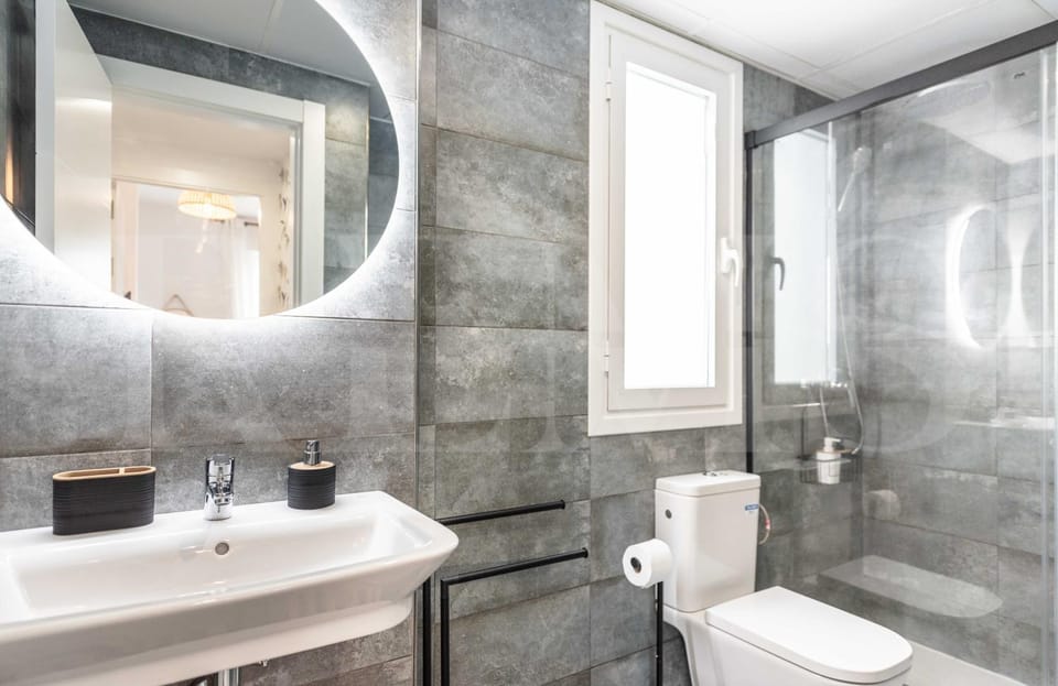 Stylish apartments with balcony & parking near the beach by REMS Apartment in Malaga
