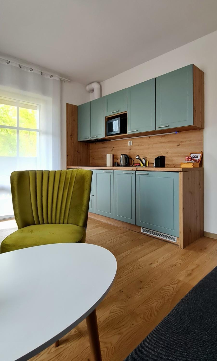 Kitchen or kitchenette, Living room, Seating area, minibar
