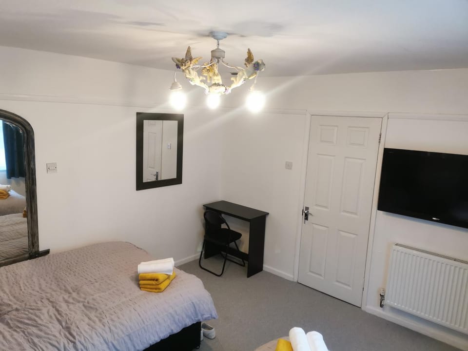 TV and multimedia, Photo of the whole room