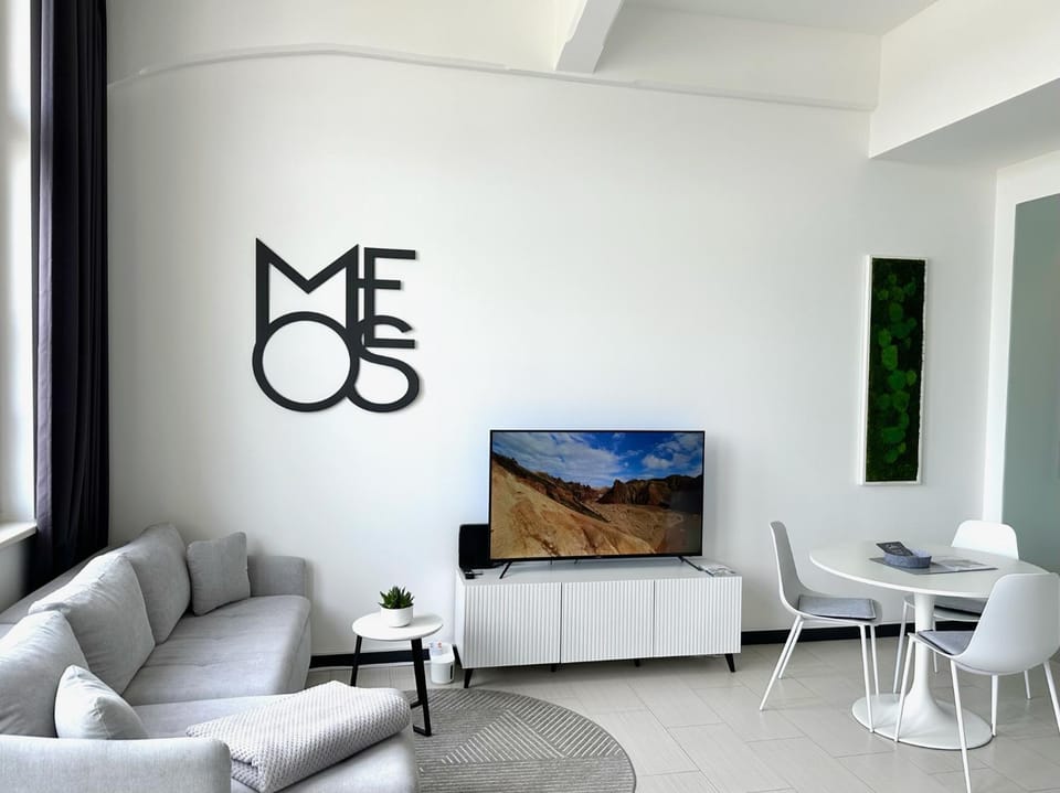TV and multimedia, Photo of the whole room