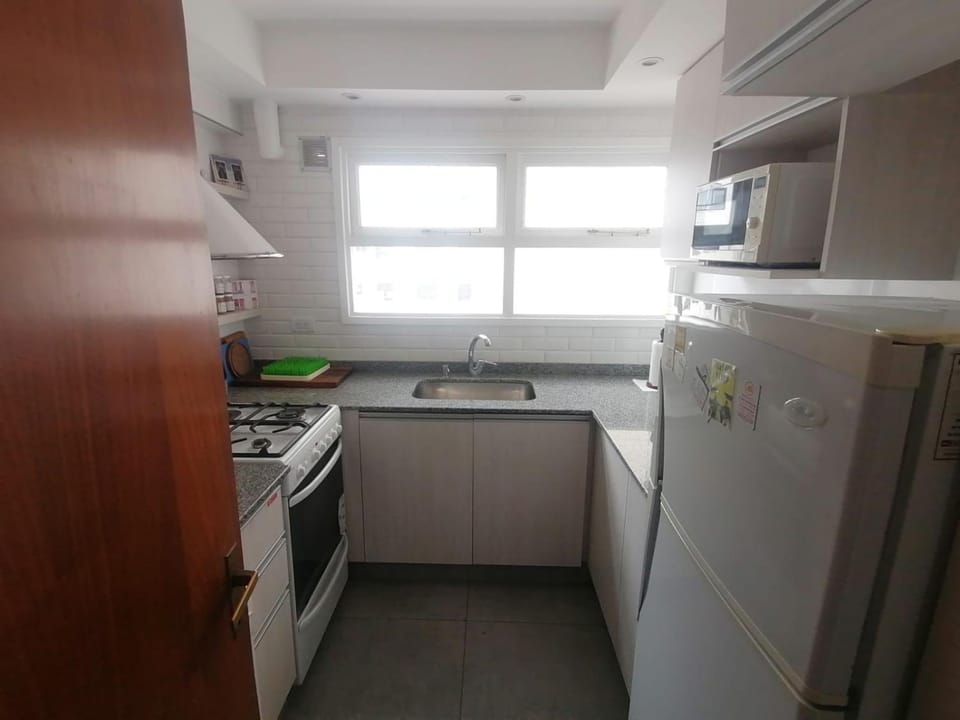Kitchen or kitchenette, oven