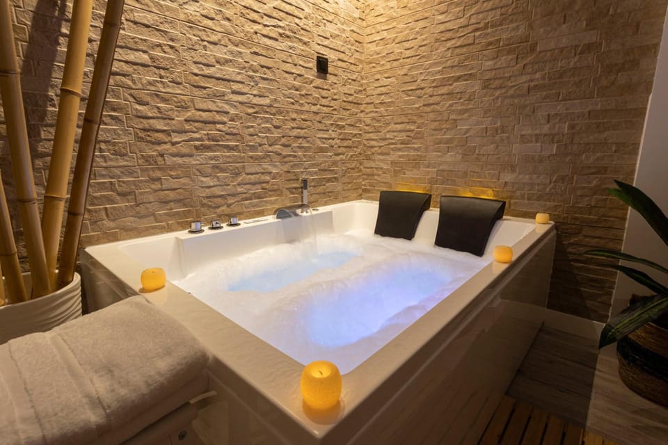 Hot Tub, Hot Tub