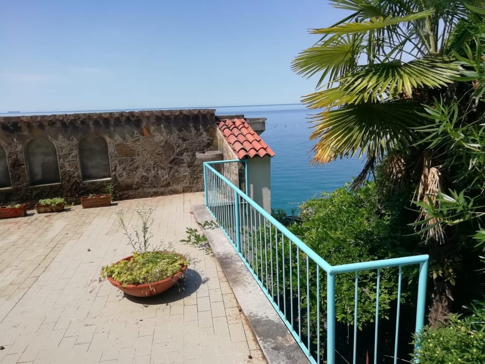 Locazione Turistica Sul Mare Strada Costiera 244, Trieste House in Friuli-Venezia Giulia