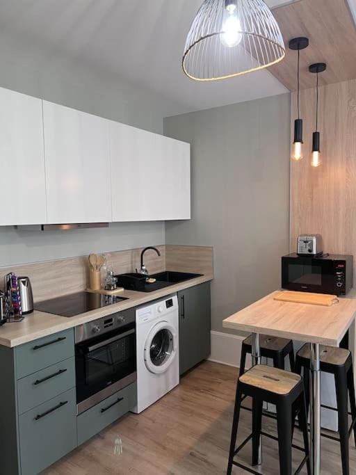 Coffee/tea facilities, Kitchen or kitchenette, Dining area, pet friendly, stove, toaster, washing machine