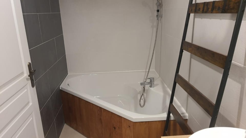 Bathroom, Bath