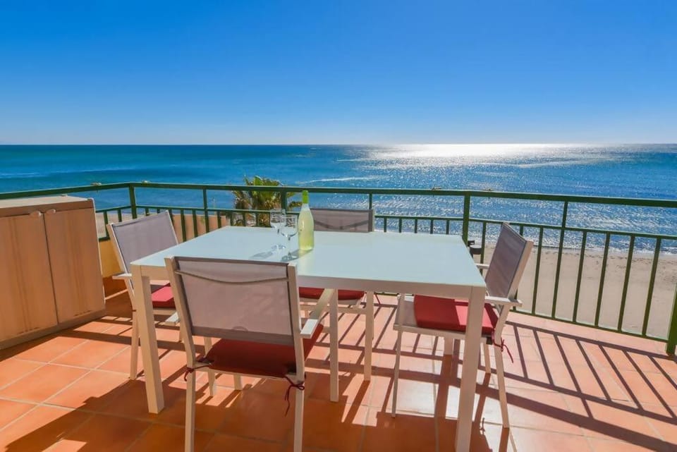 OVER THE SEA Amazing views Beachfront Apartment in Fuengirola