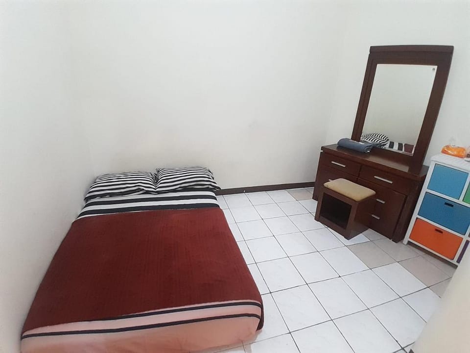 Bedroom, wardrobe