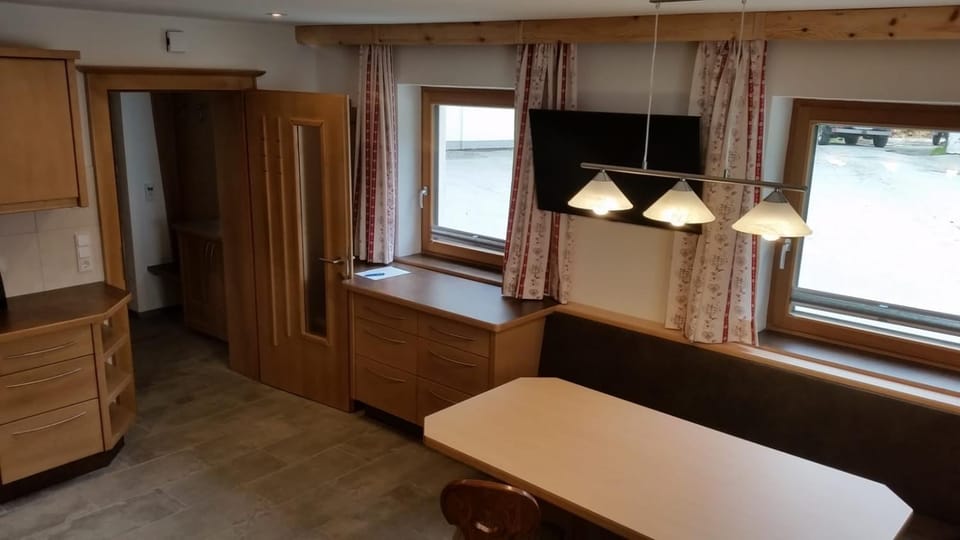Kitchen or kitchenette, Living room, Seating area, kitchen
