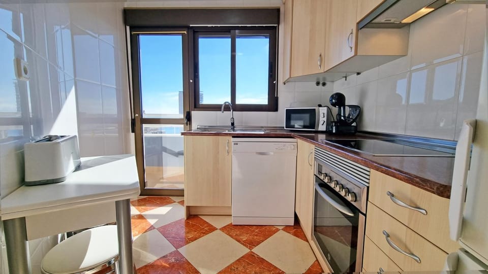 Kitchen or kitchenette, dishwasher