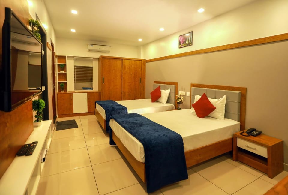 TV and multimedia, Photo of the whole room, air conditioner