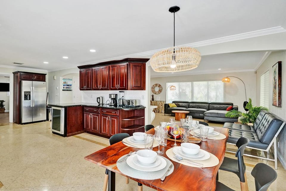 Kitchen or kitchenette, Dining area, oven, stove