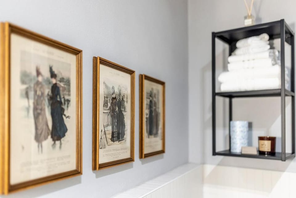 Bathroom, Decorative detail