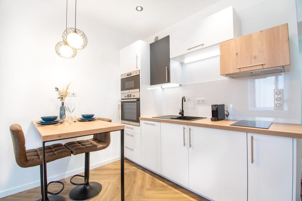 Dining area, kitchen