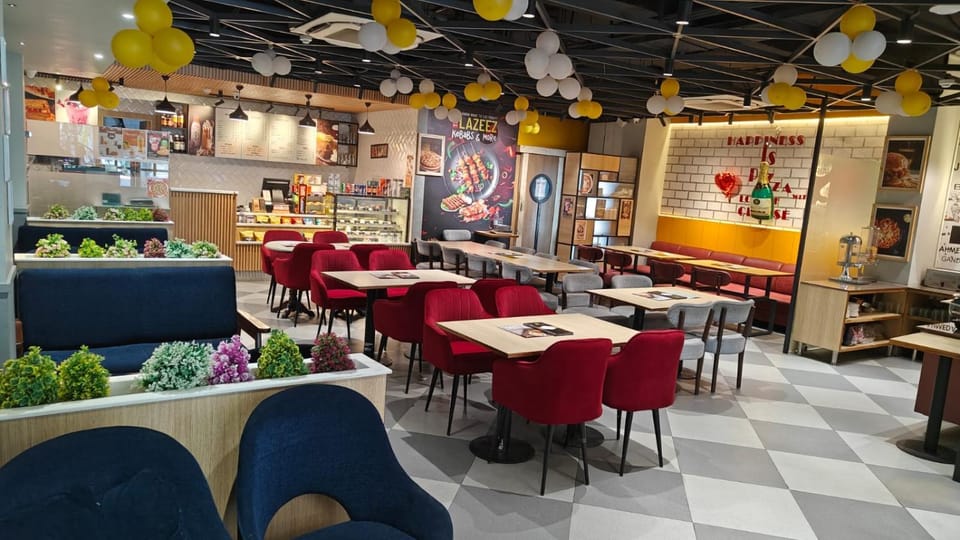 Restaurant/places to eat, Food and drinks, Banquet/Function facilities, Food