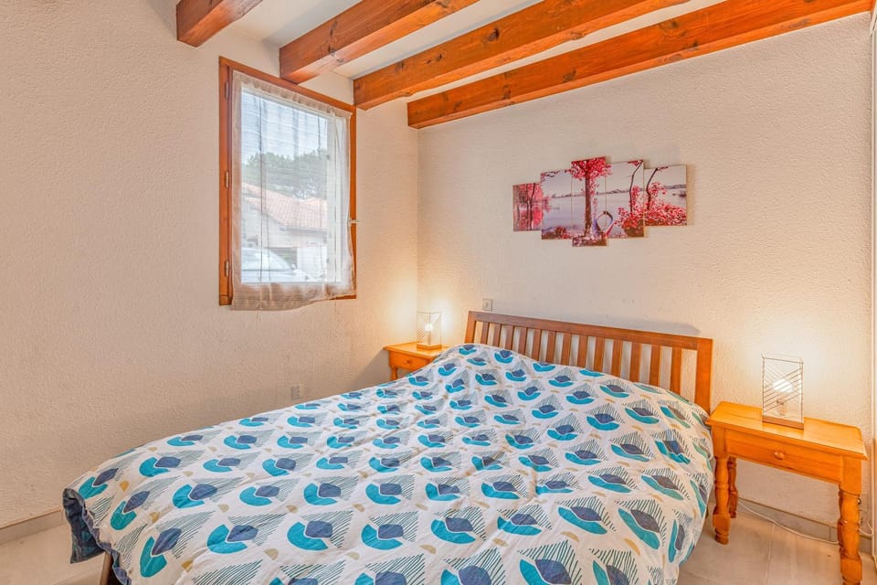 Property building, Living room, Bedroom