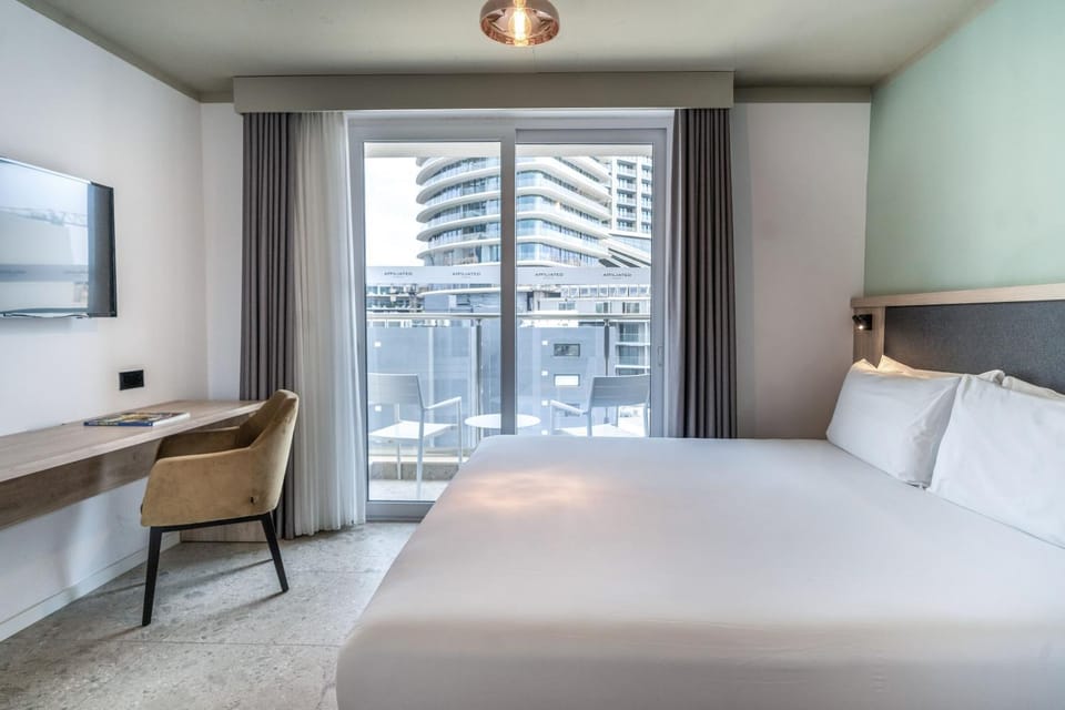 Property building, Bed