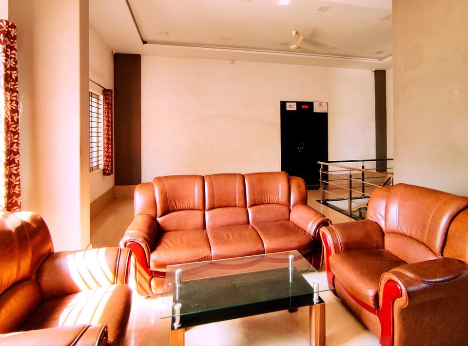 Communal lounge/ TV room, Lobby or reception