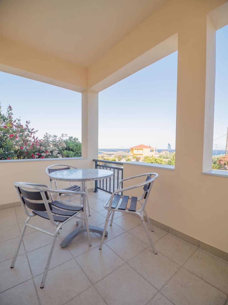 Natural landscape, Balcony/Terrace, Seating area, Dining area