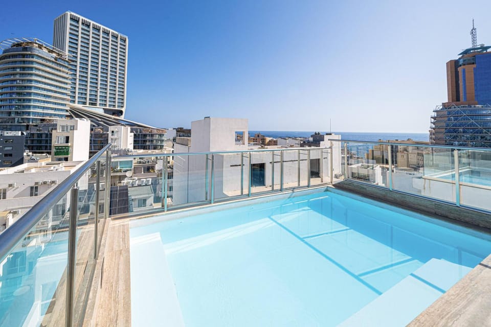 View (from property/room), Balcony/Terrace, Sea view, Swimming pool