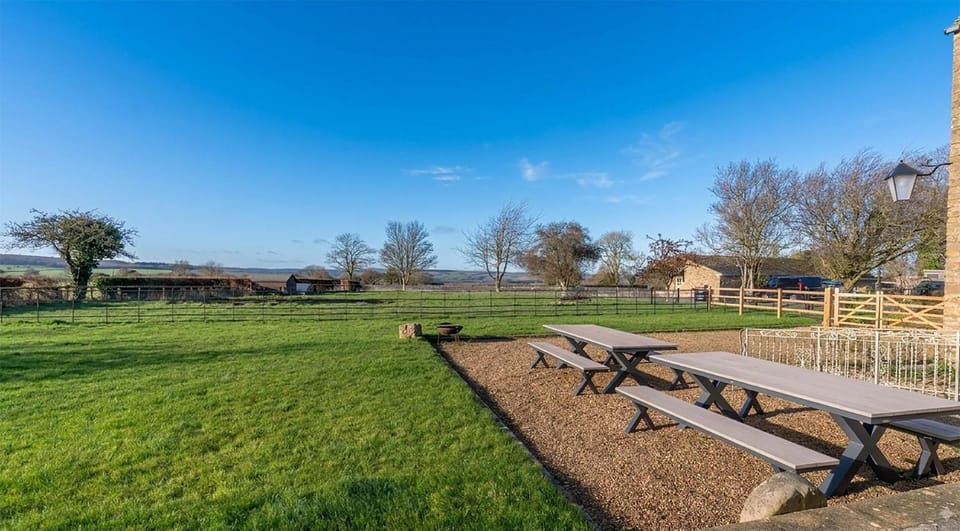 Property building, Natural landscape, Garden, Garden view, Landmark view