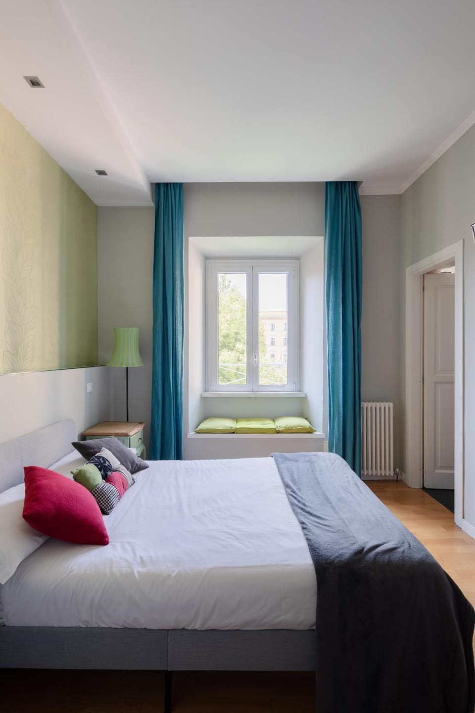 Bed, Photo of the whole room