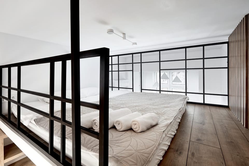 Bed, Photo of the whole room, Bedroom, bunk bed, towels
