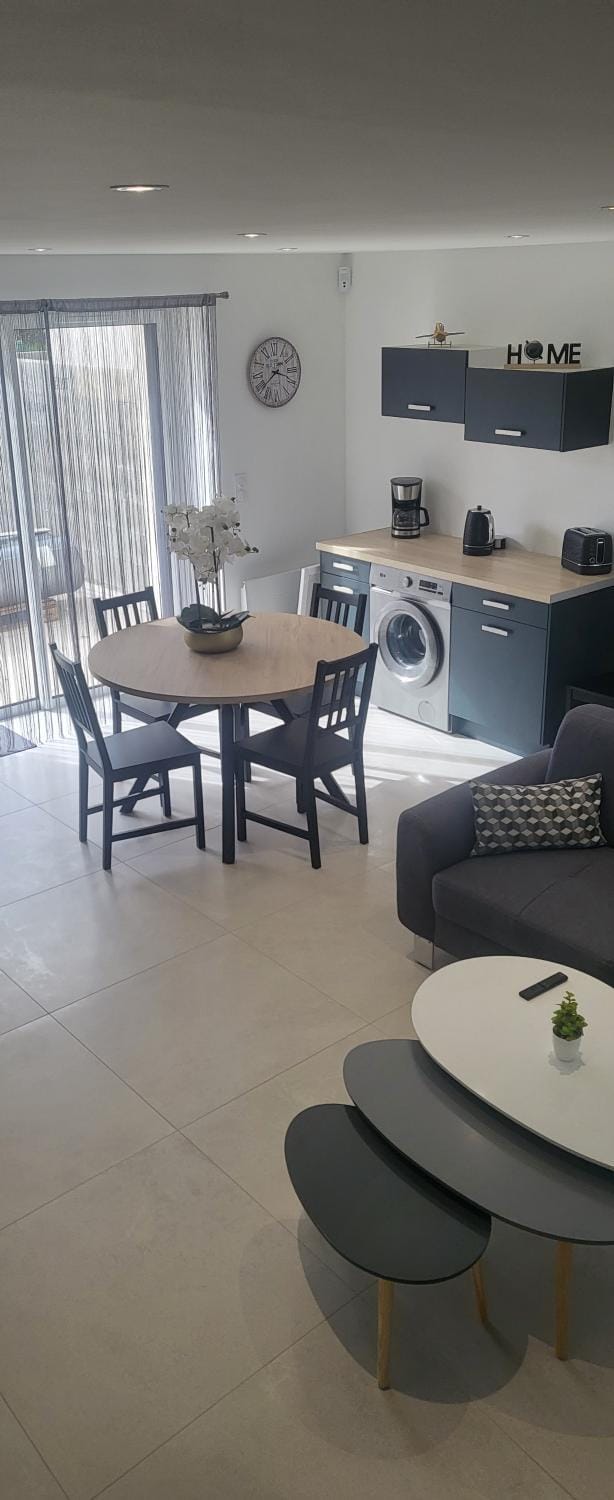 Le Béluga spa Aéroport Nantes Bouguenais Rezé House in Rezé