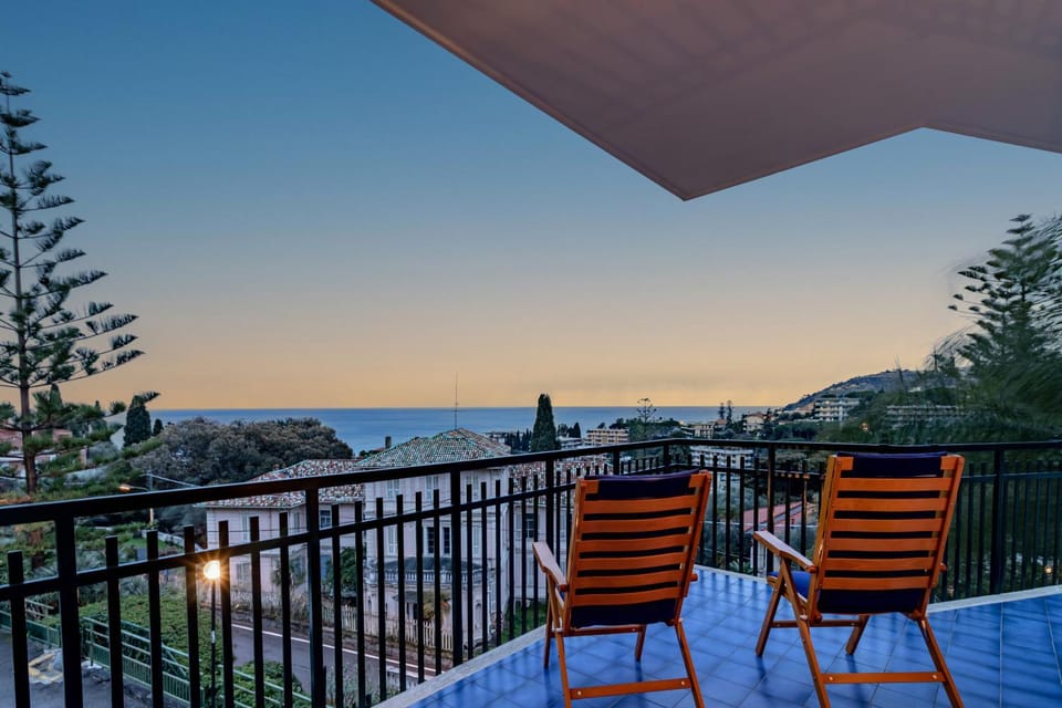 Property building, View (from property/room), Balcony/Terrace, Balcony/Terrace, Dining area, Sea view