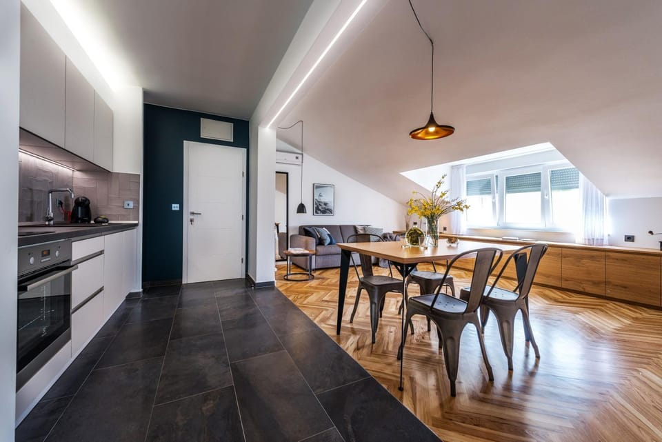 Kitchen or kitchenette, Living room, Seating area, Dining area, pet friendly, stove