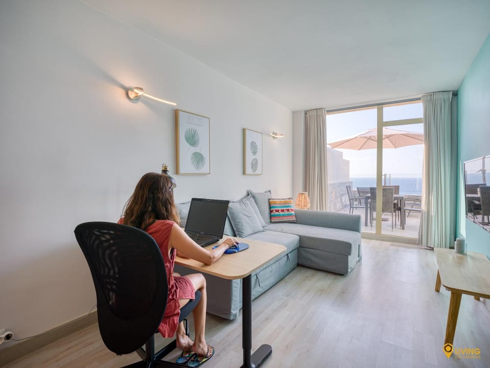 People, TV and multimedia, Balcony/Terrace, Living room, Seating area, Sea view