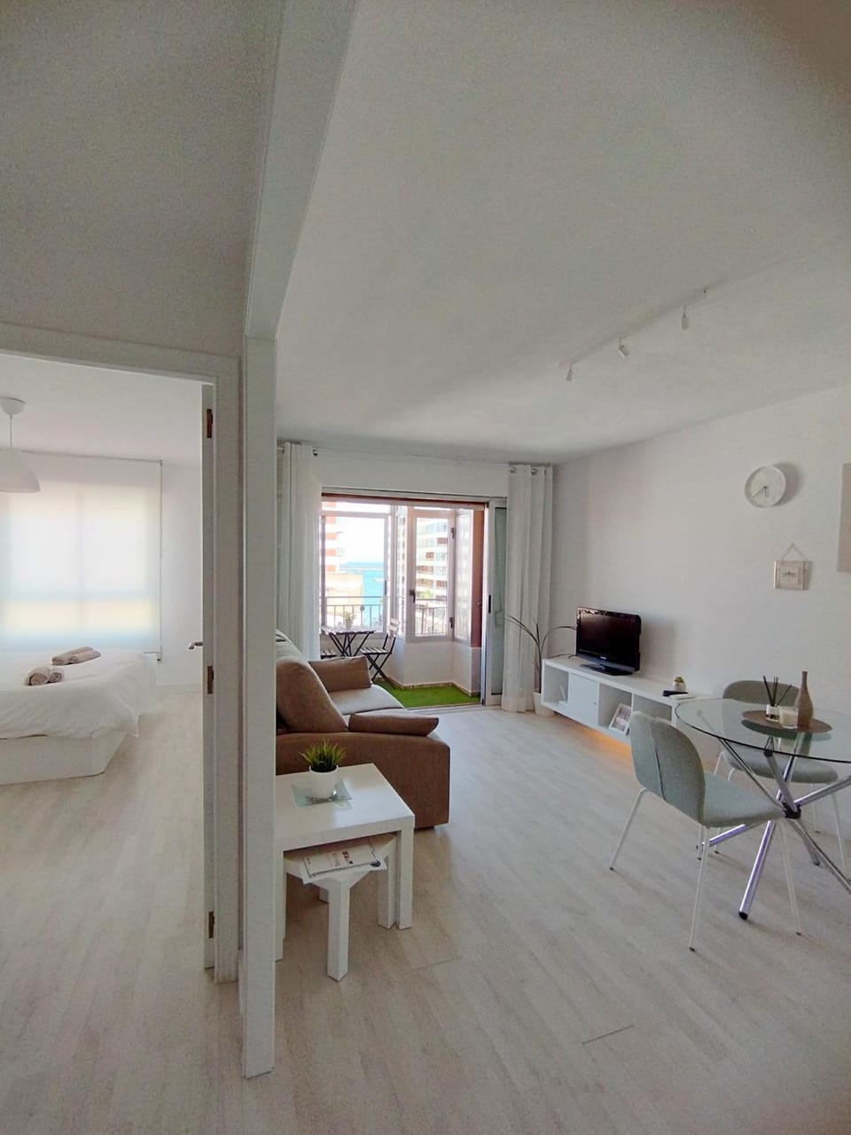 Living room, Photo of the whole room, Dining area